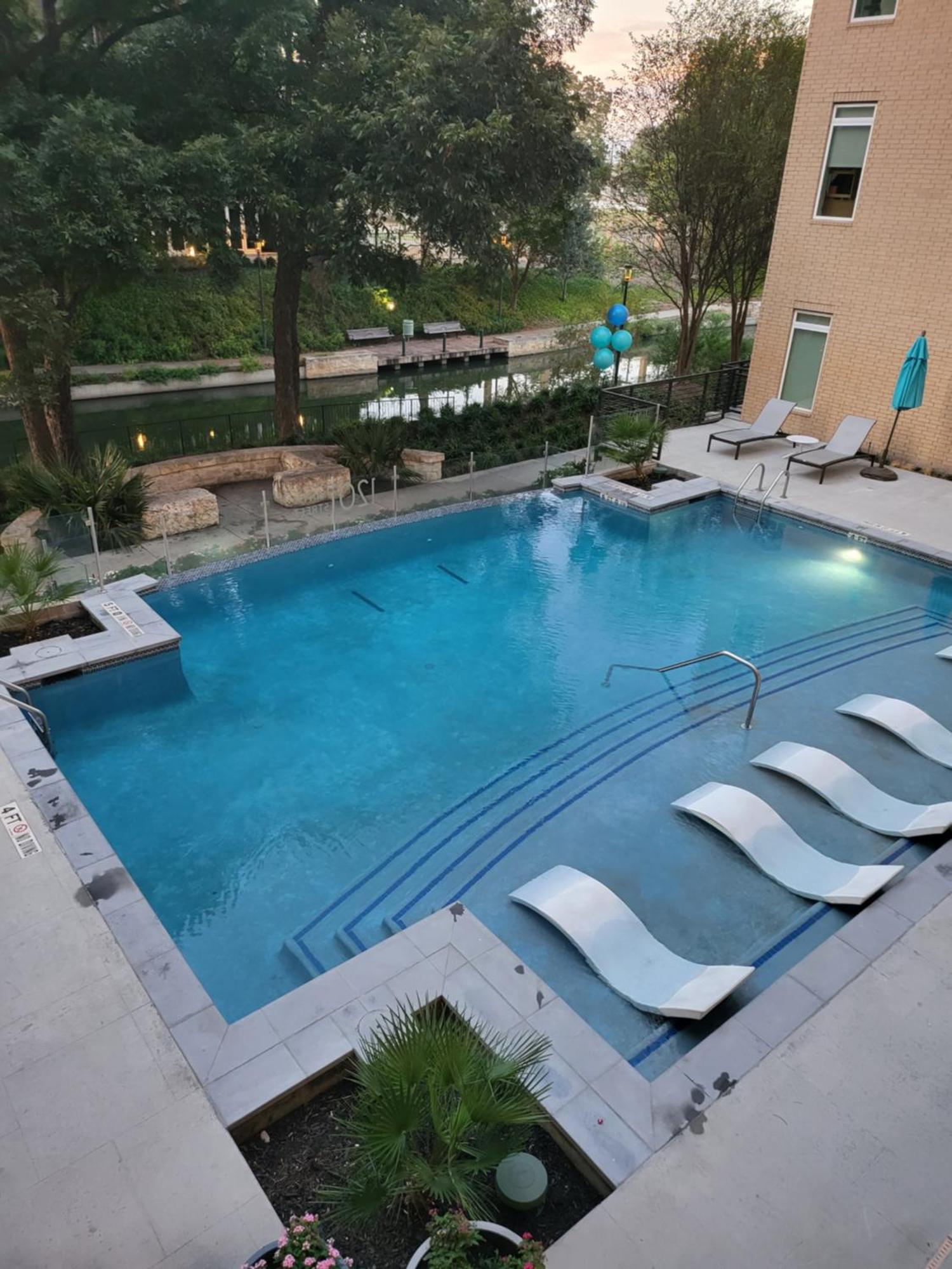 Beautiful Condo On Riverwalk W King Ste Free Parking Pet Friendly Centrally Located On The Riverwalk San Antonio Dış mekan fotoğraf