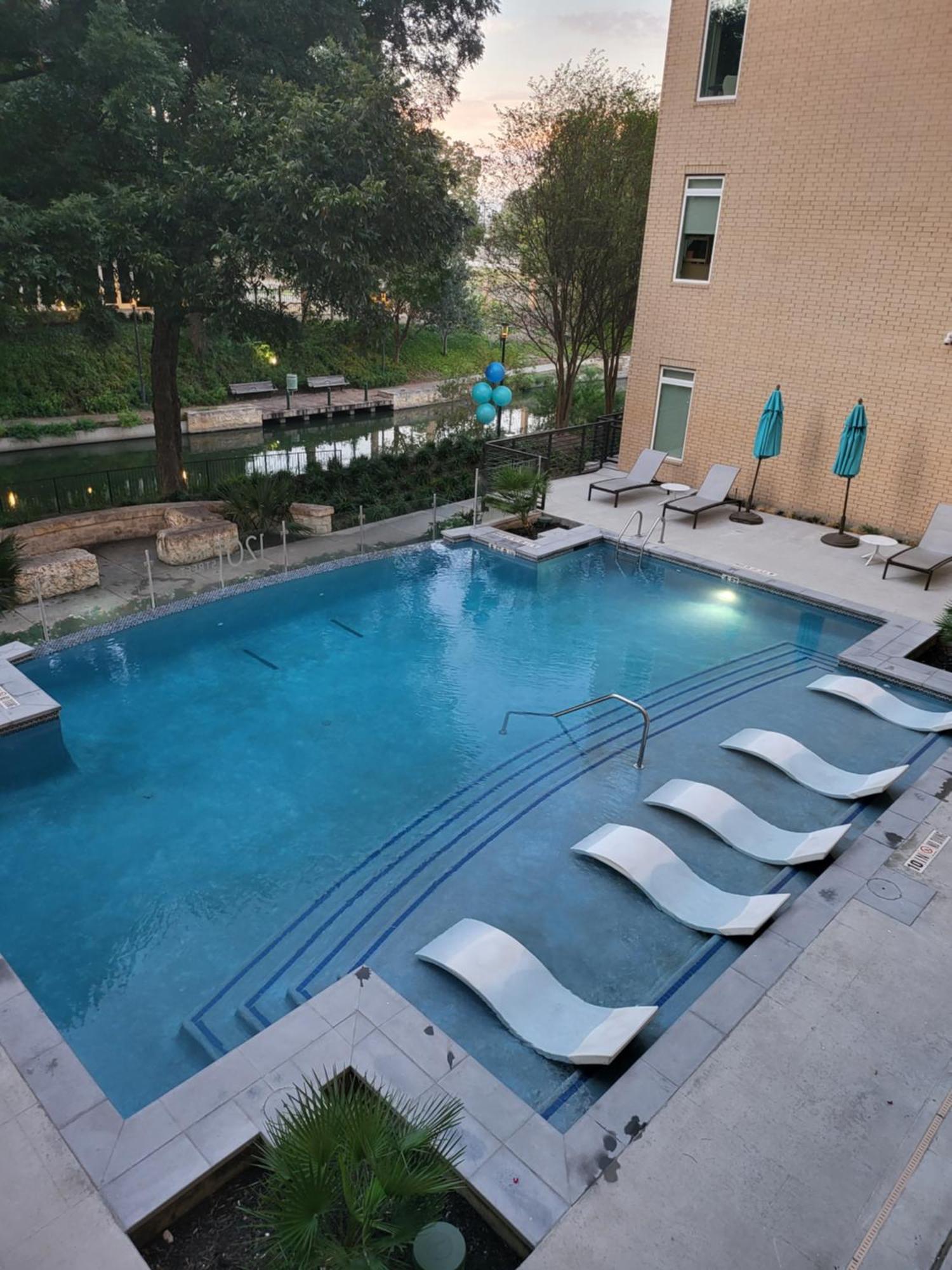 Beautiful Condo On Riverwalk W King Ste Free Parking Pet Friendly Centrally Located On The Riverwalk San Antonio Dış mekan fotoğraf