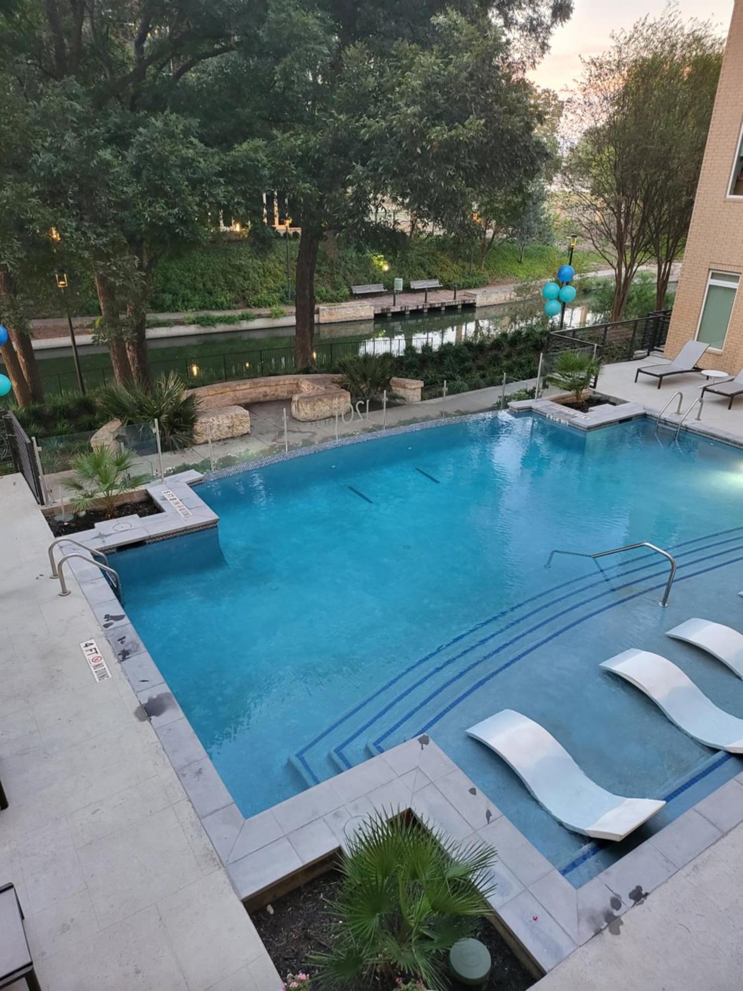 Beautiful Condo On Riverwalk W King Ste Free Parking Pet Friendly Centrally Located On The Riverwalk San Antonio Dış mekan fotoğraf